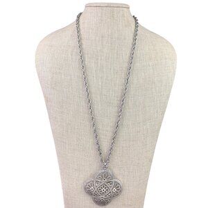 Vintage Queen Trifari Womens Silver Tone Metal Flower Knot Medallion Necklace